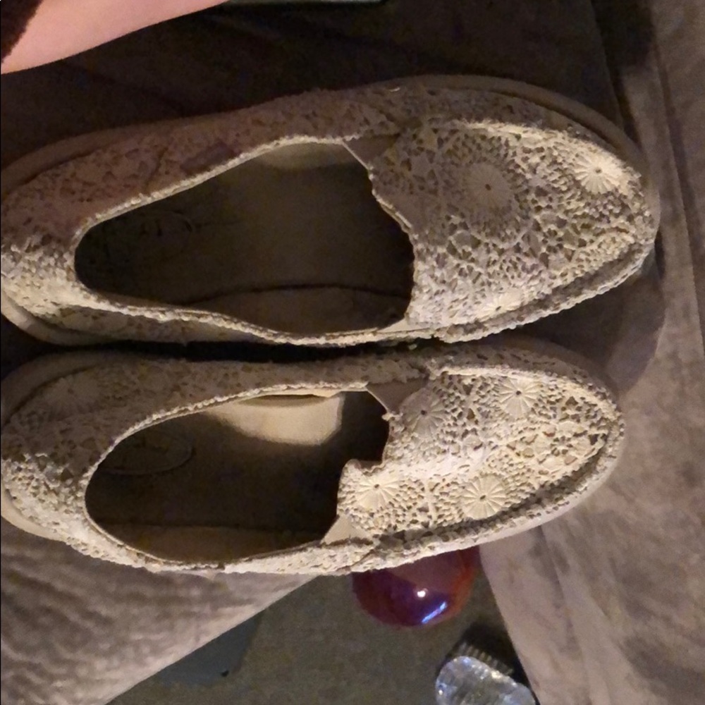 White lace Sanuks